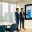 SAP-HCM-Berater besprechen im Glasbüro die DSGVO-konforme Datenlöschung mit SAP ILM